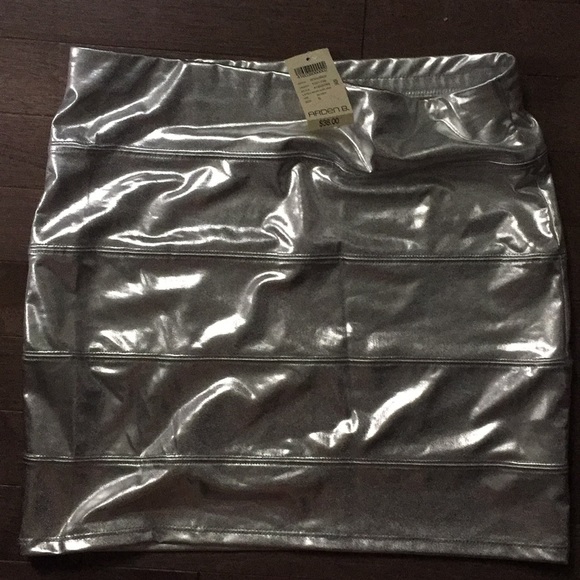 Skirt - Picture 3 of 3